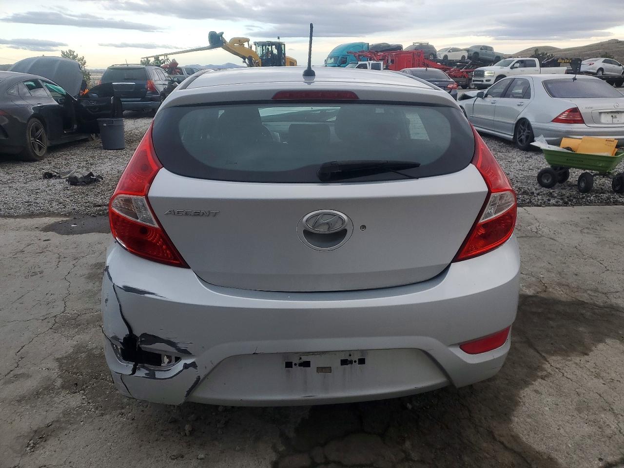 2017 HYUNDAI ACCENT SE photo 6