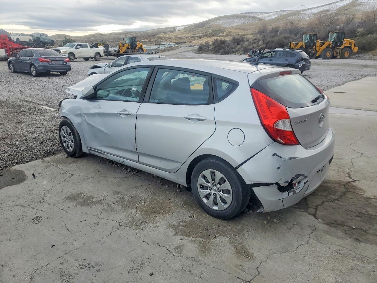 2017 HYUNDAI ACCENT SE photo 2
