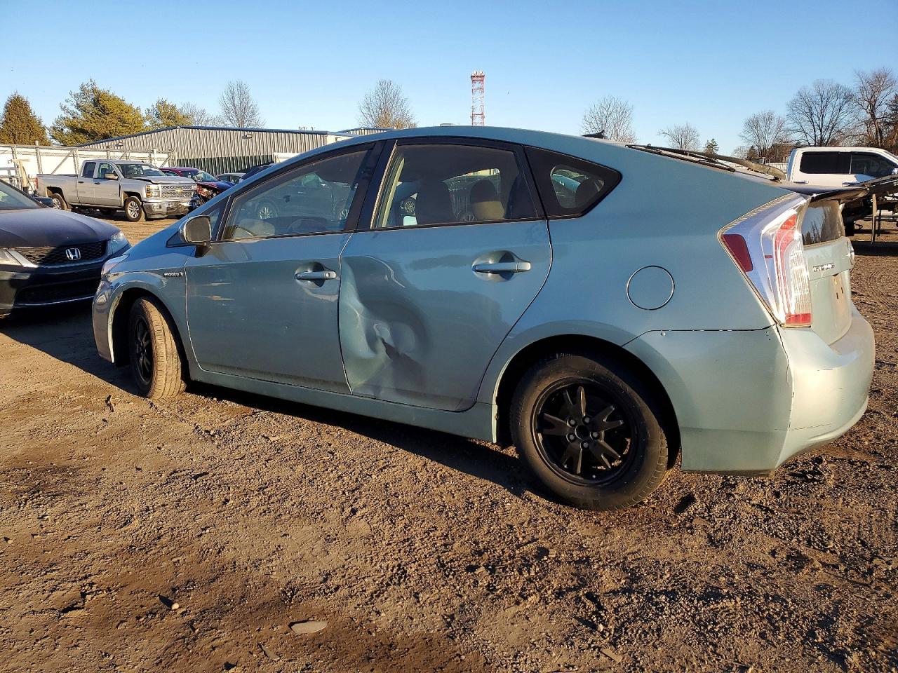 2015 TOYOTA PRIUS photo 2