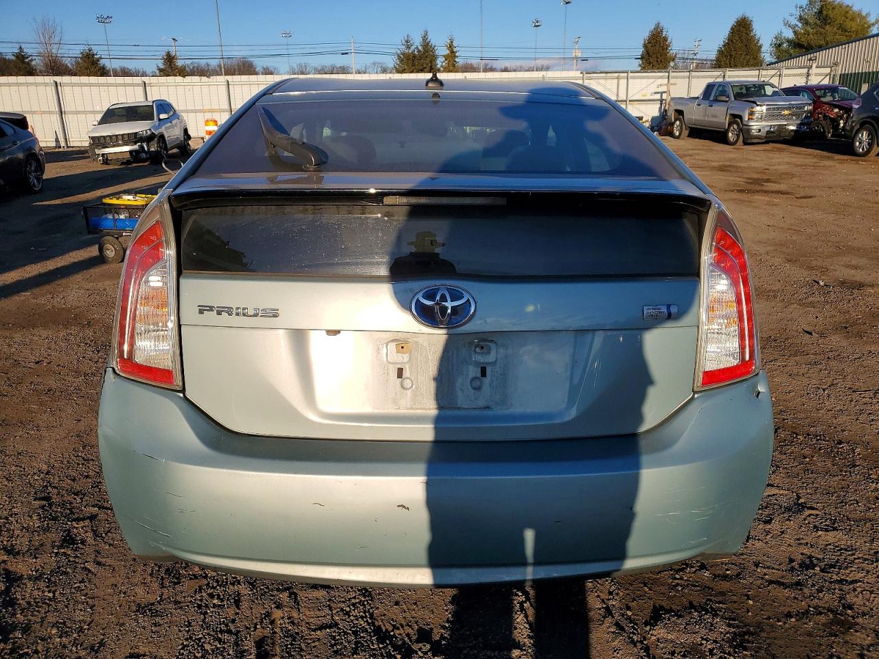 2015 TOYOTA PRIUS photo 6