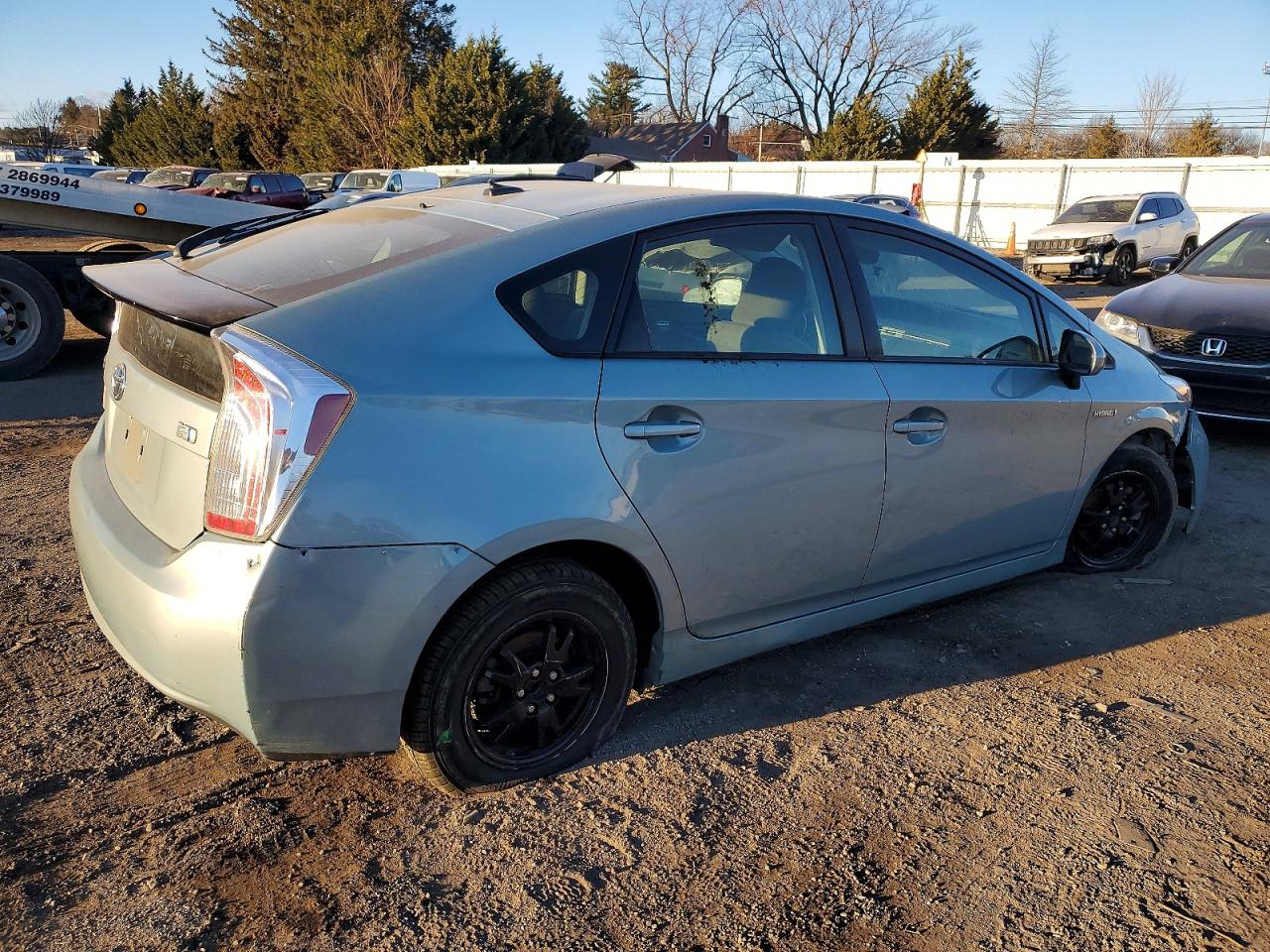 2015 TOYOTA PRIUS photo 3