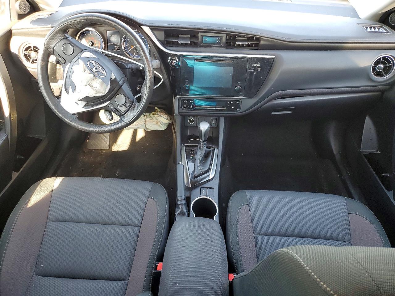 2017 TOYOTA COROLLA L photo 8
