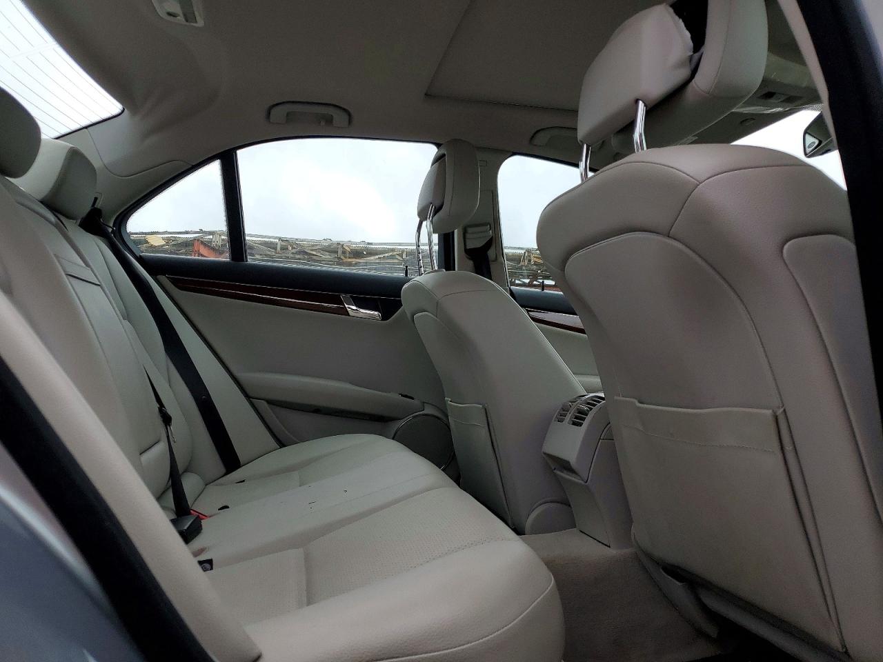 2010 MERCEDES-BENZ C 300 photo 10