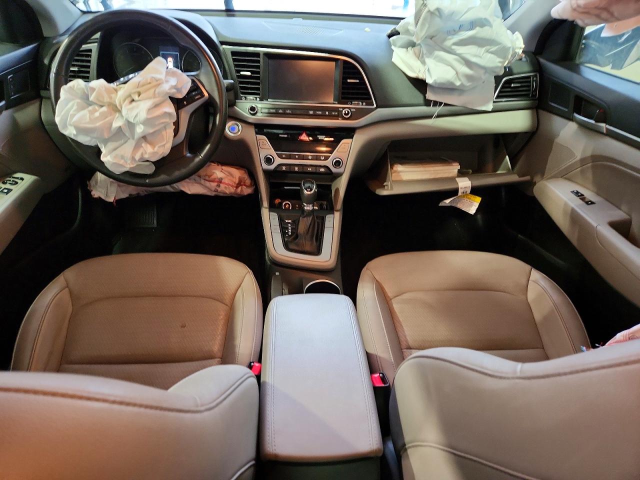 2017 HYUNDAI ELANTRA SE photo 8