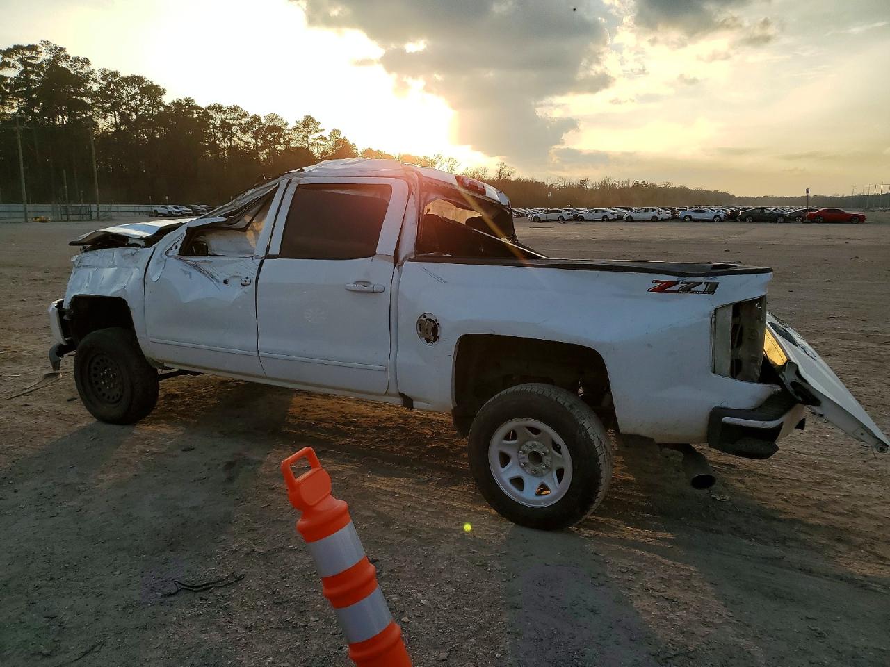 2018 CHEVROLET SILVERADO K1500 LT photo 2
