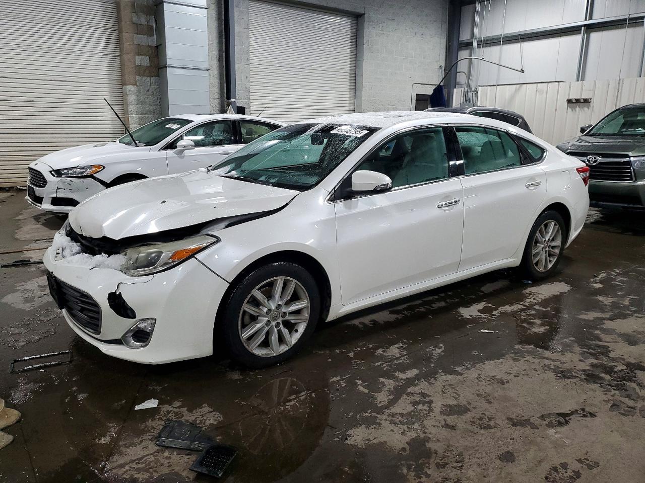 2013 TOYOTA AVALON