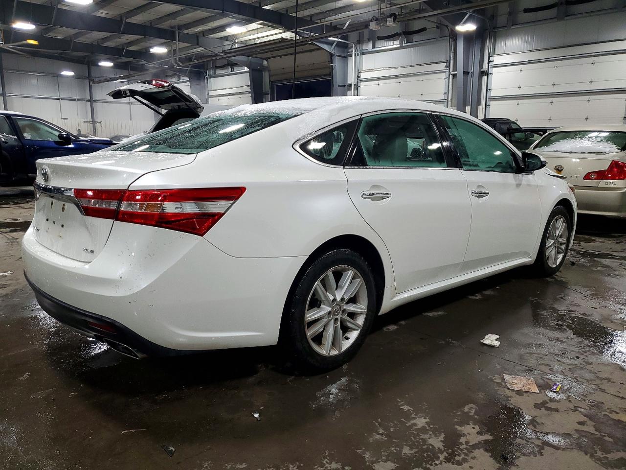 2013 TOYOTA AVALON BASE photo 3