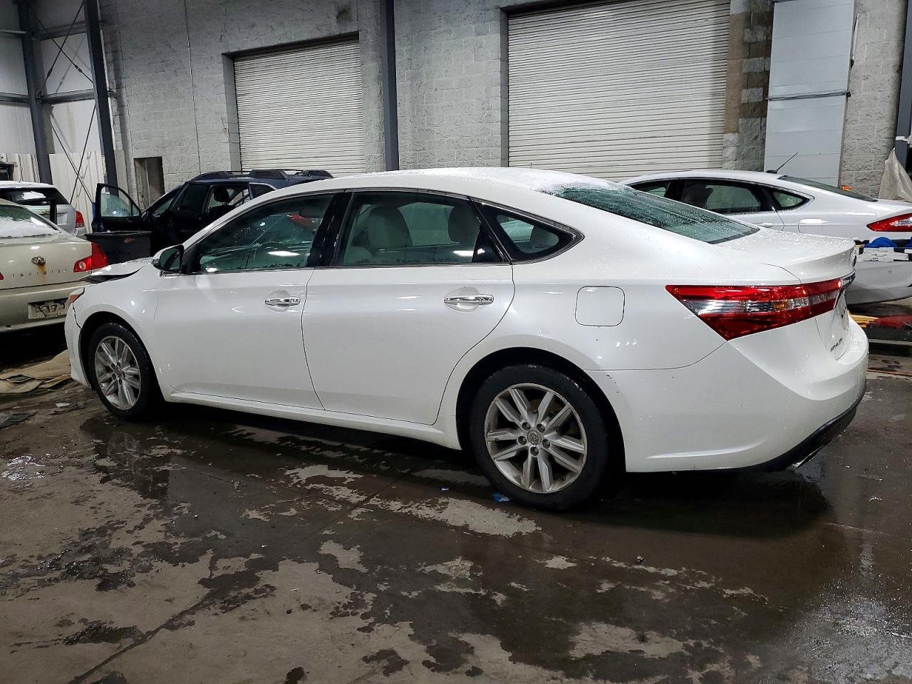 2013 TOYOTA AVALON BASE photo 2