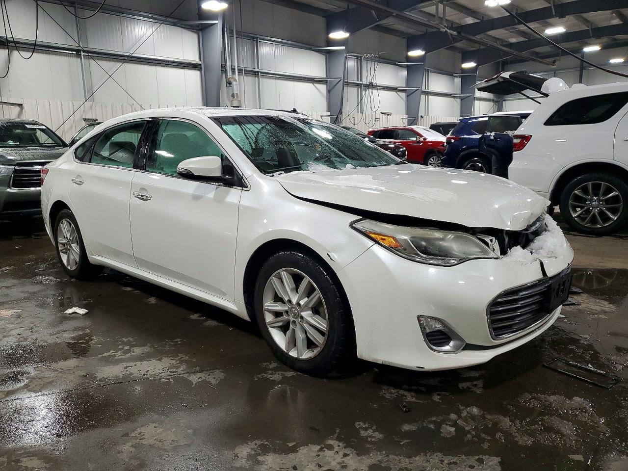 2013 TOYOTA AVALON BASE photo 4