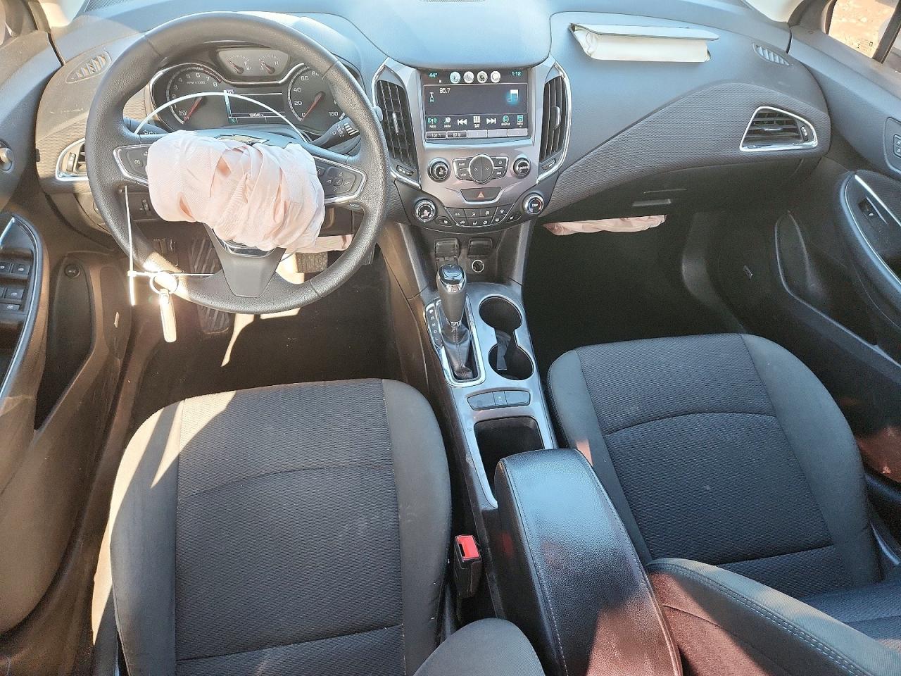 2017 CHEVROLET CRUZE LT photo 8