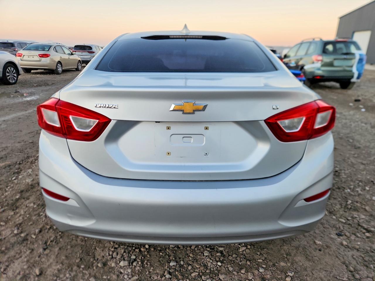 2017 CHEVROLET CRUZE LT photo 6