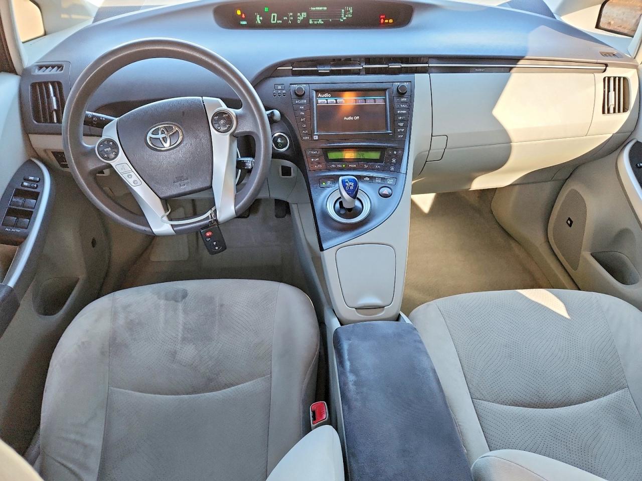 2010 TOYOTA PRIUS photo 8