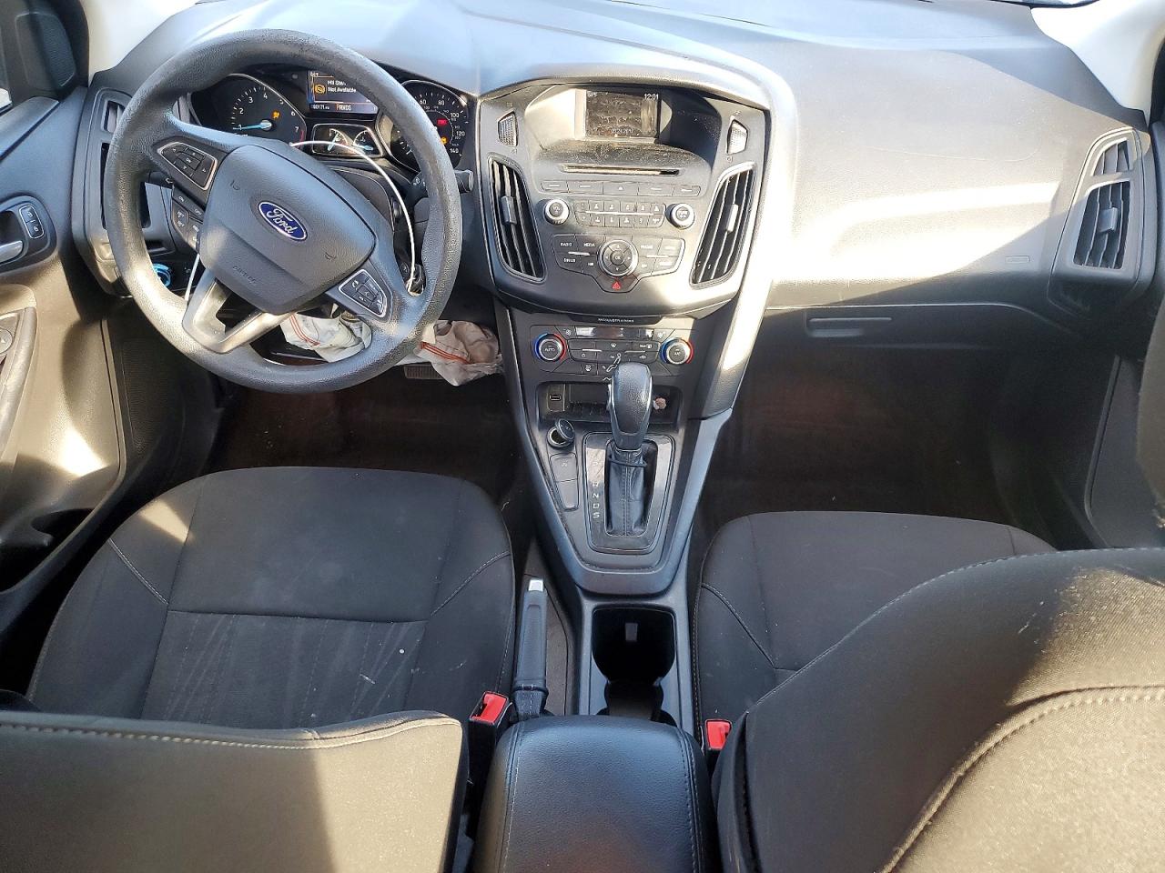 2017 FORD FOCUS SE photo 15