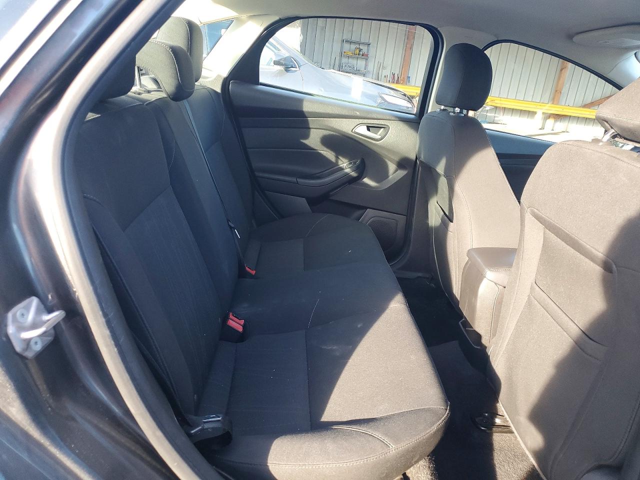 2017 FORD FOCUS SE photo 19