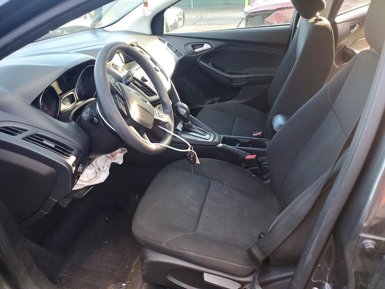 2017 FORD FOCUS SE photo 13