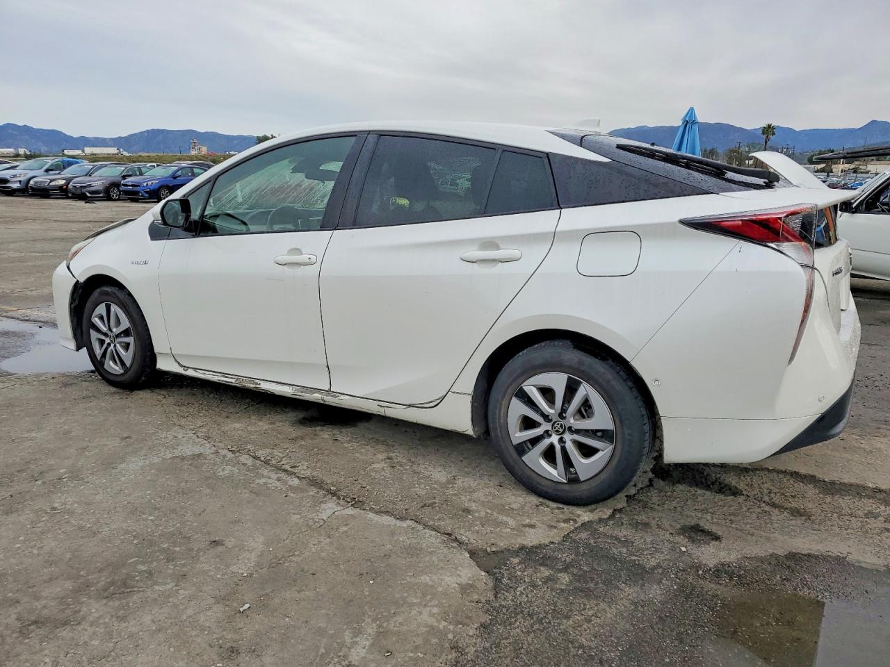 2018 TOYOTA PRIUS photo 3