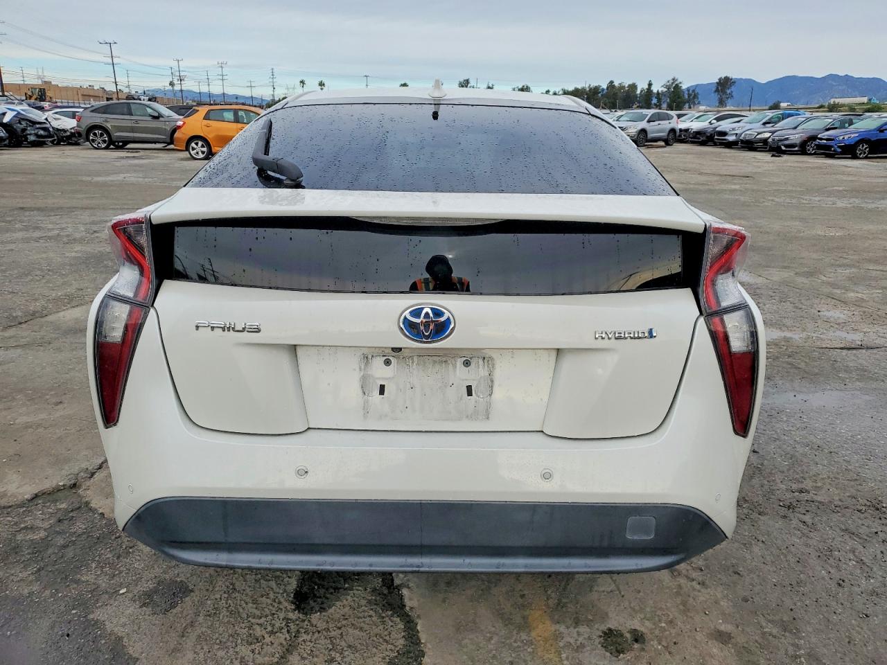 2018 TOYOTA PRIUS photo 11