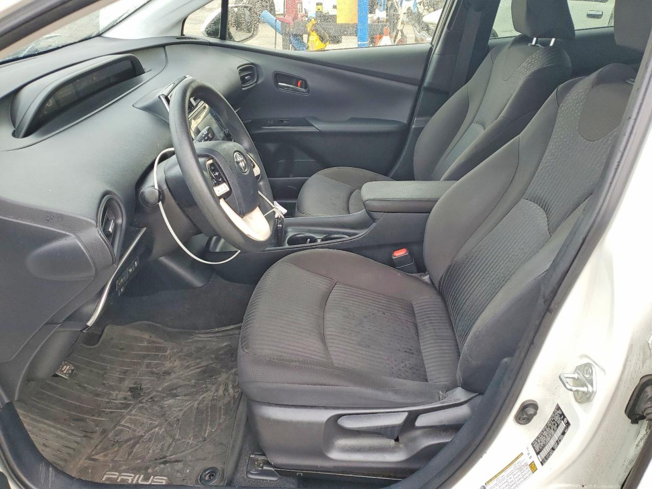 2018 TOYOTA PRIUS photo 13
