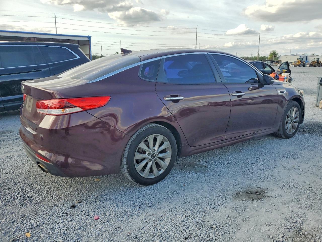 2017 KIA OPTIMA LX photo 3