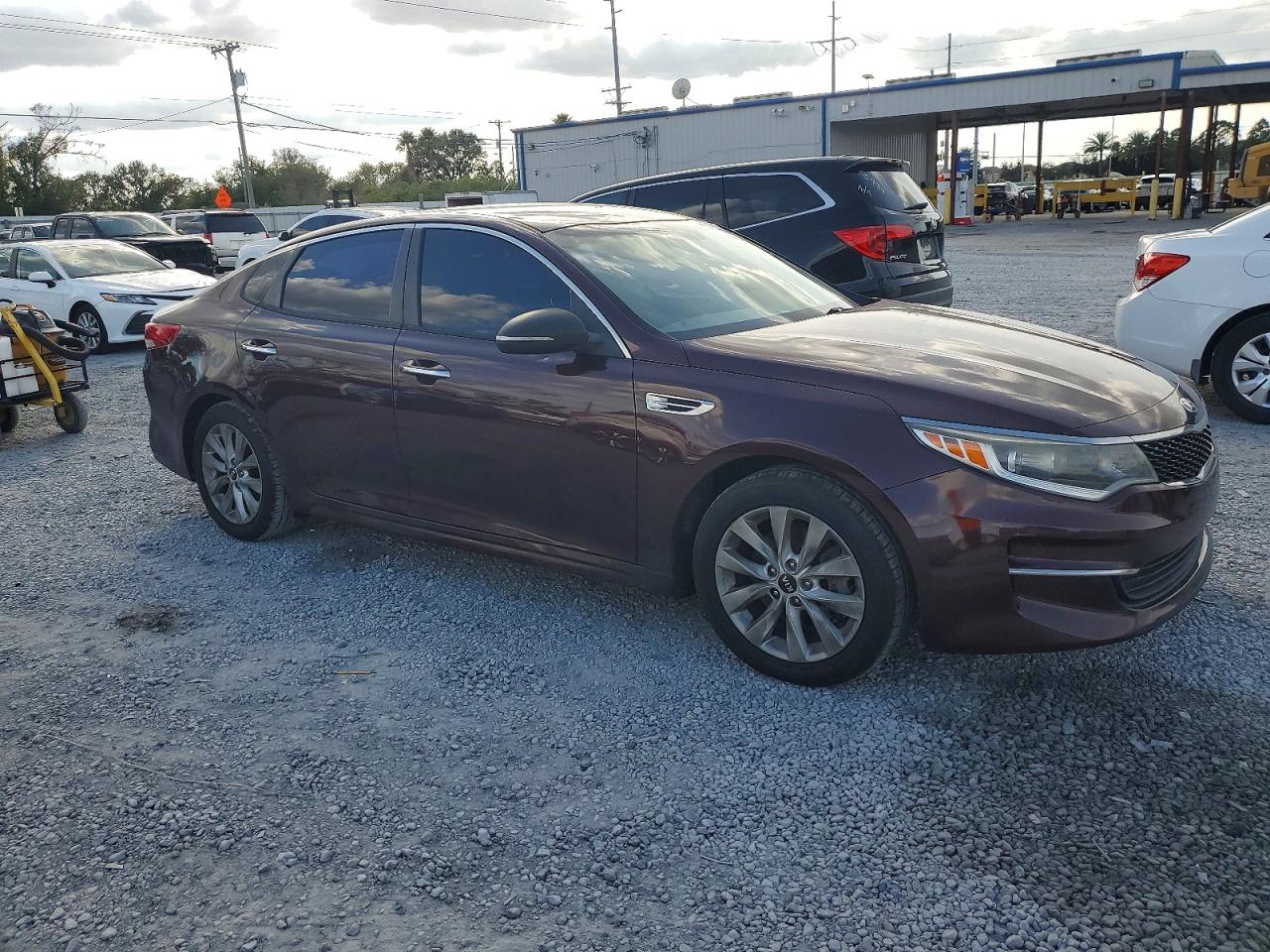 2017 KIA OPTIMA LX photo 4