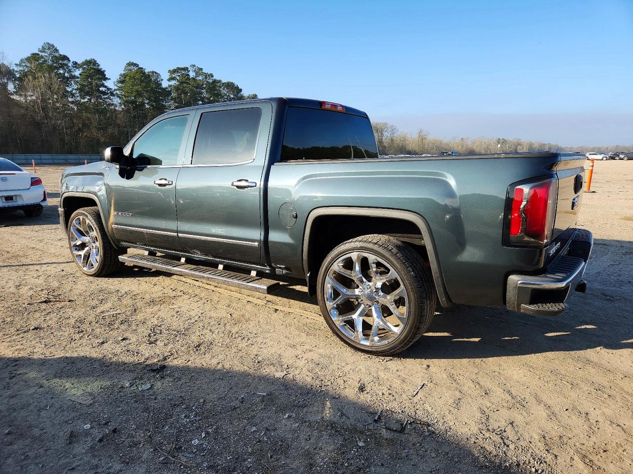 2017 GMC SIERRA photo 2