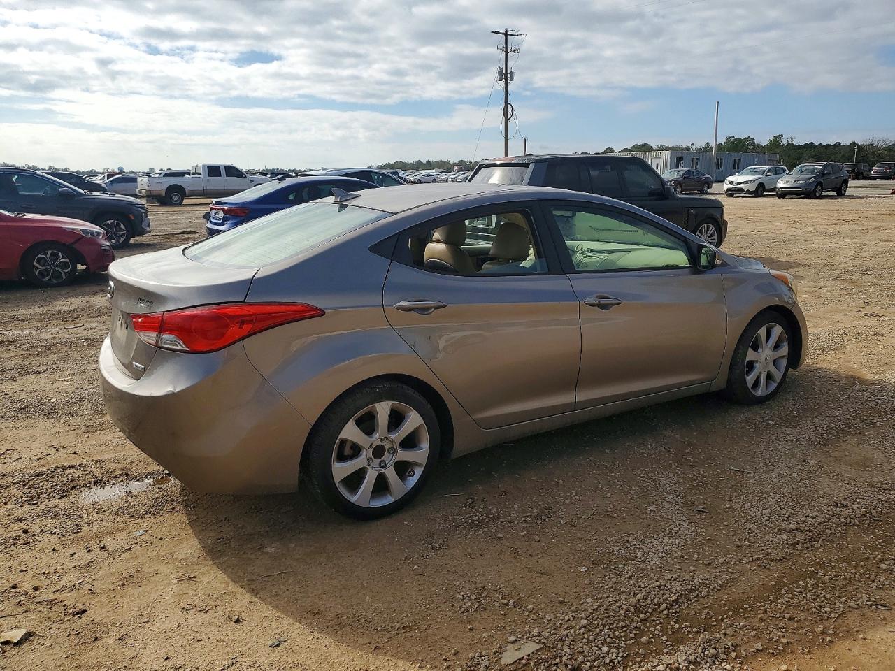 2013 HYUNDAI ELANTRA GLS photo 3