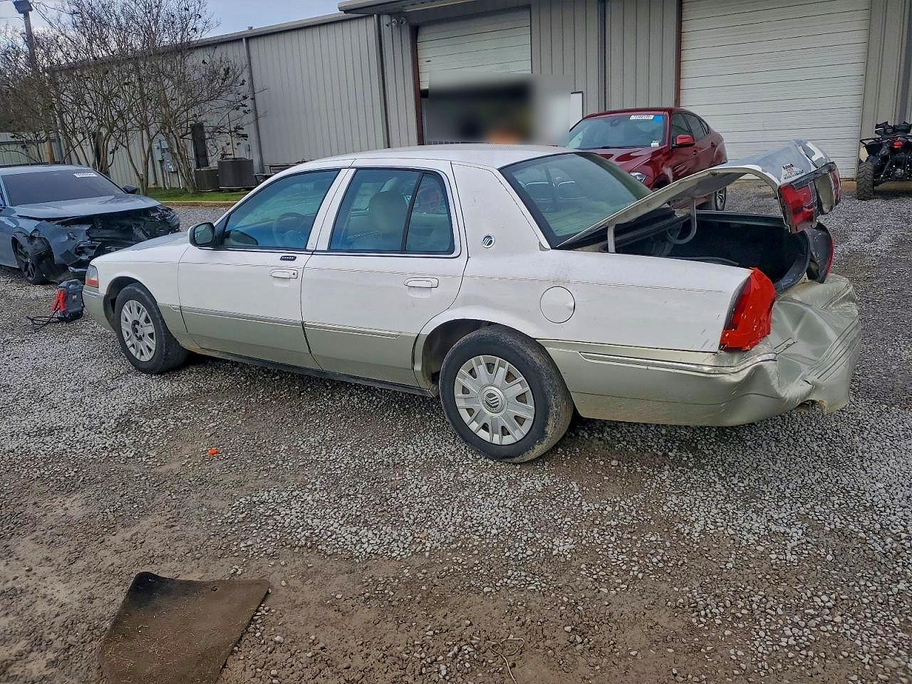 2004 MERCURY GRAND MARQUIS GS photo 2
