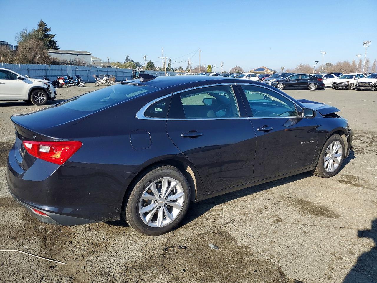 2023 CHEVROLET MALIBU LT photo 3