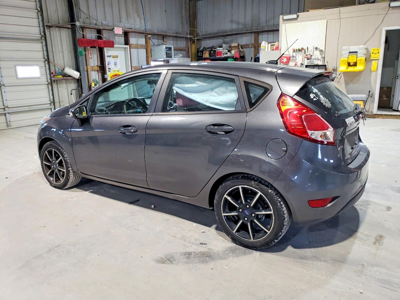 2015 FORD FIESTA SE photo 2