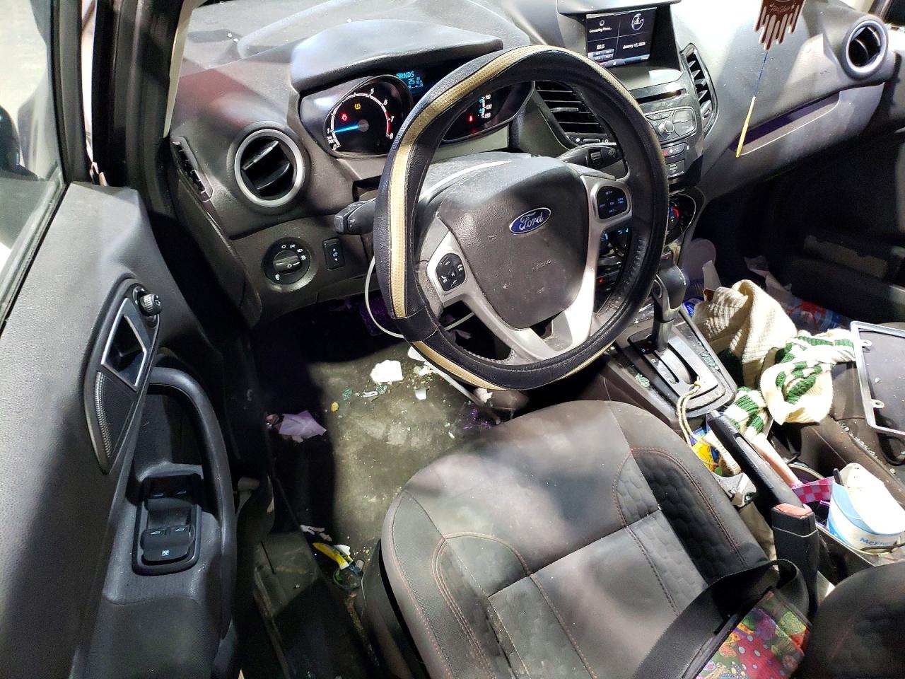 2015 FORD FIESTA SE photo 8