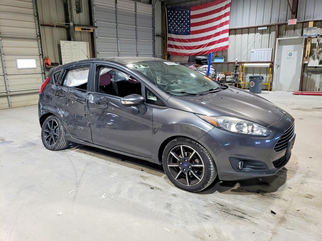 2015 FORD FIESTA SE photo 4