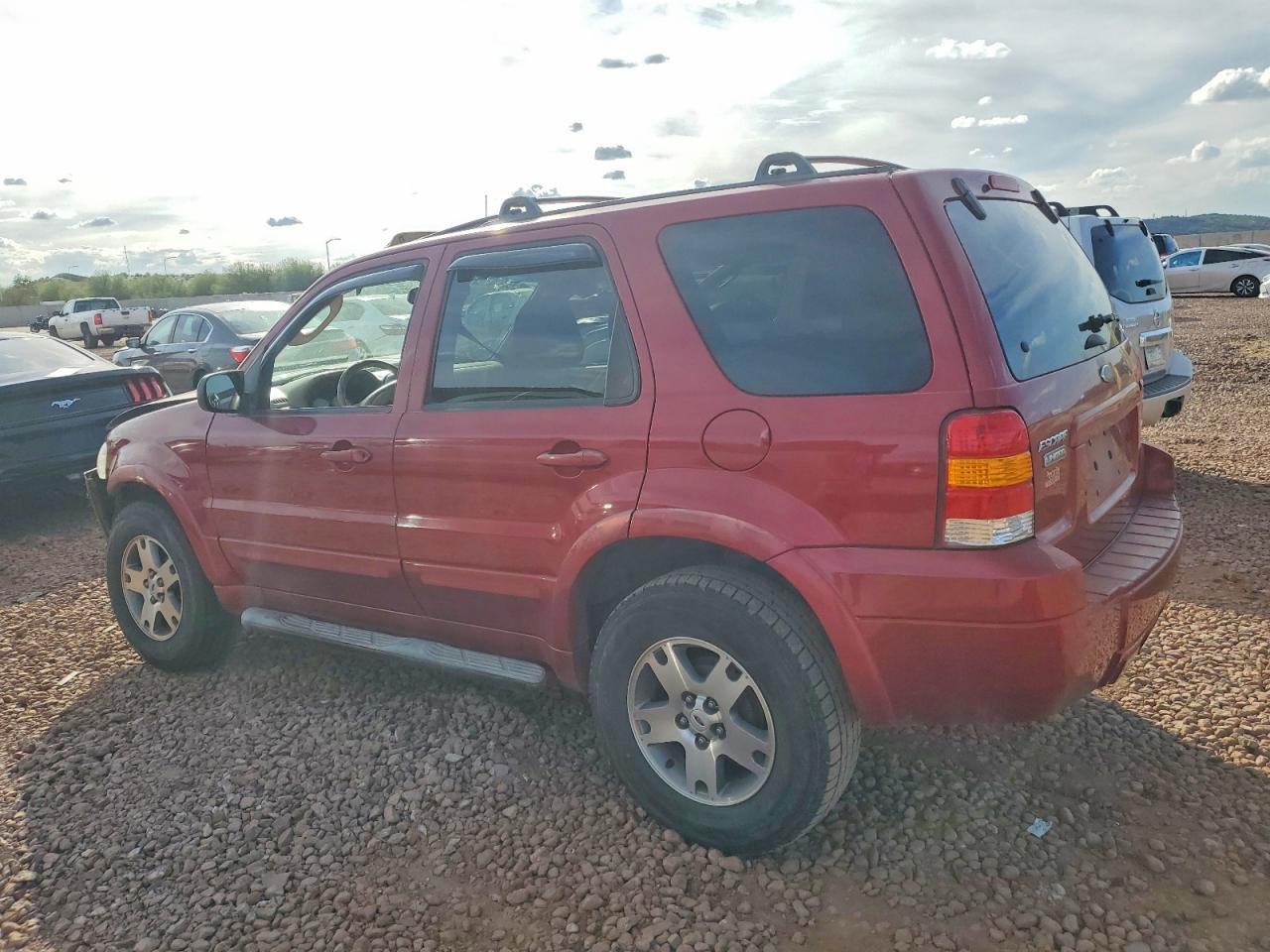 2005 FORD ESCAPE LIMITED photo 2