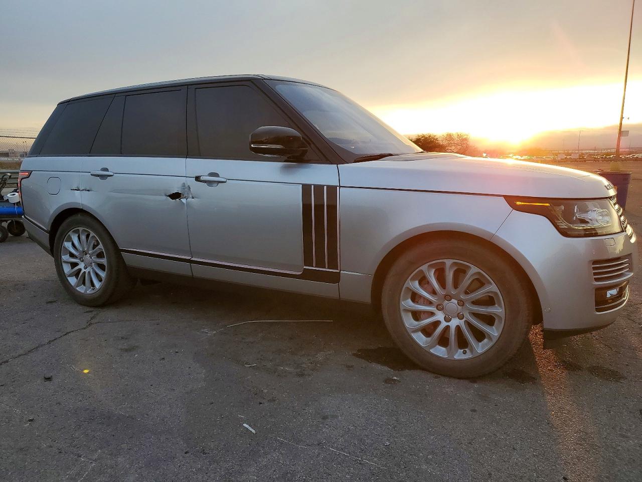2016 LAND ROVER RANGE ROVER SUPERCHARGED photo 4