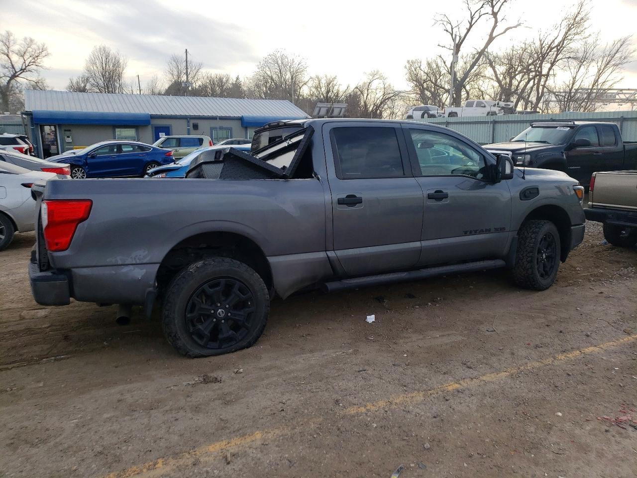 2018 NISSAN TITAN XD SL photo 3