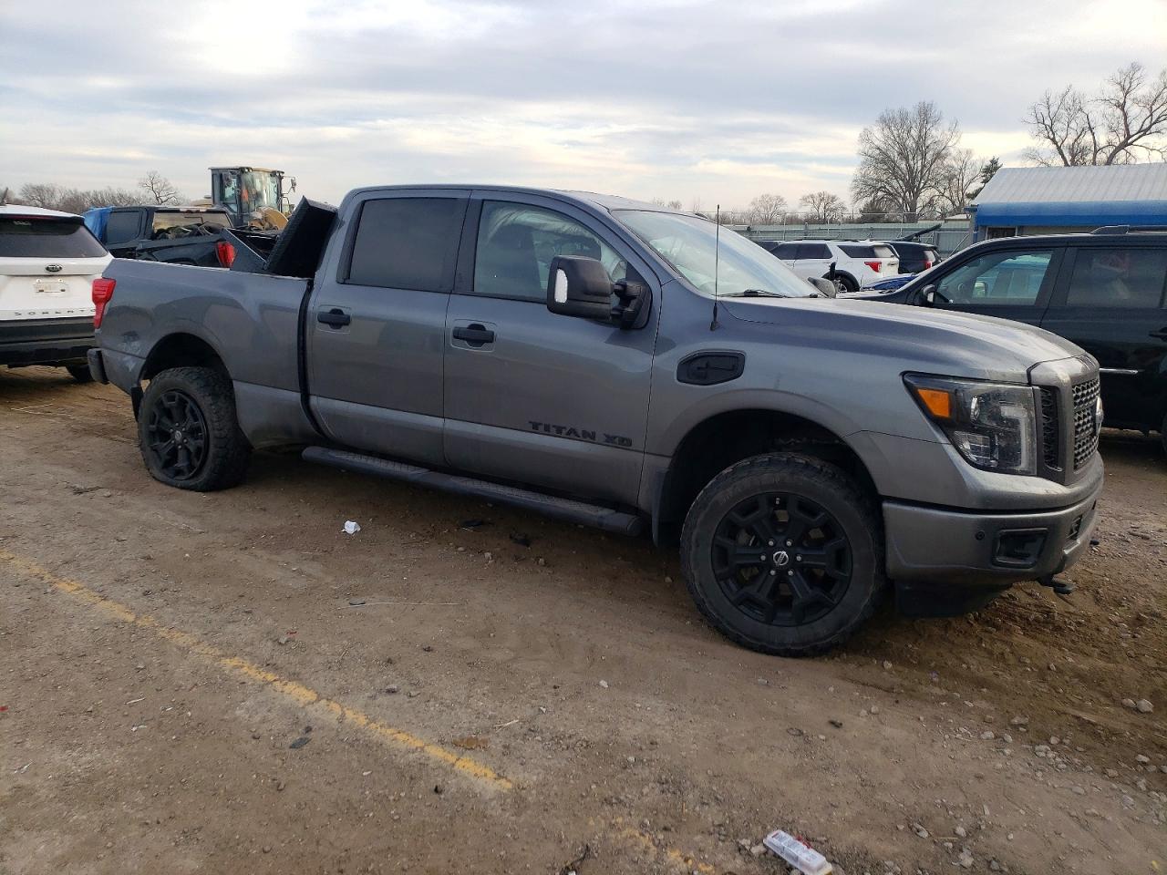 2018 NISSAN TITAN XD SL photo 4