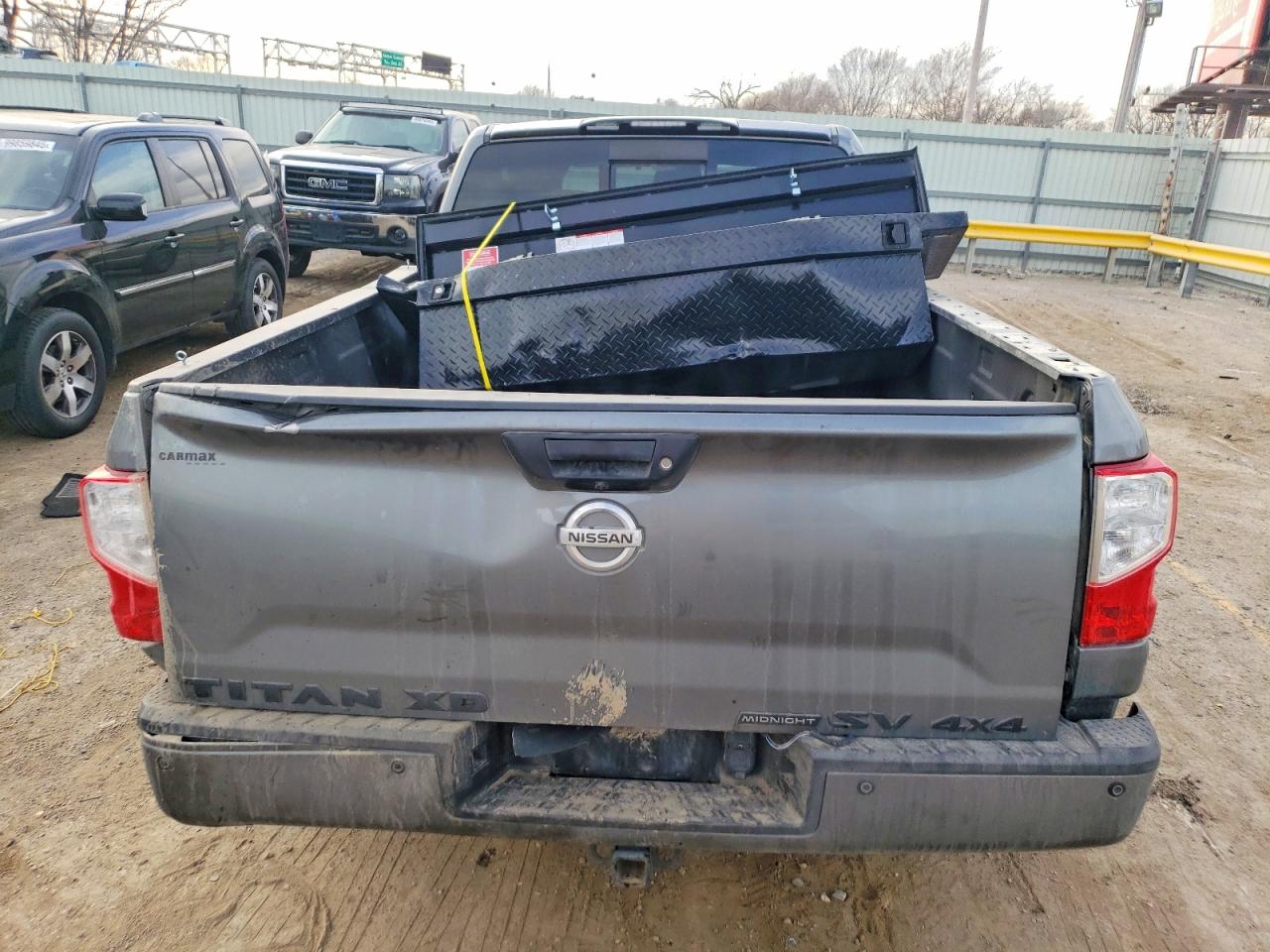 2018 NISSAN TITAN XD SL photo 6