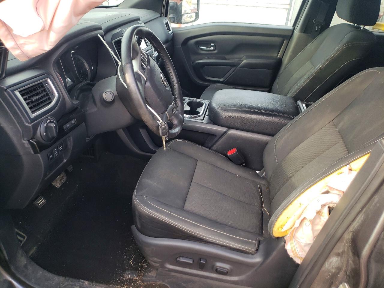 2018 NISSAN TITAN XD SL photo 7