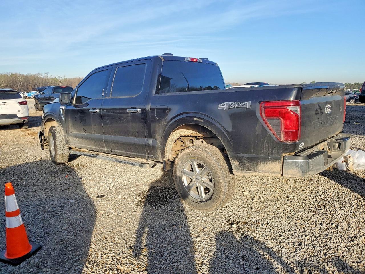 2024 FORD F150 XLT photo 2