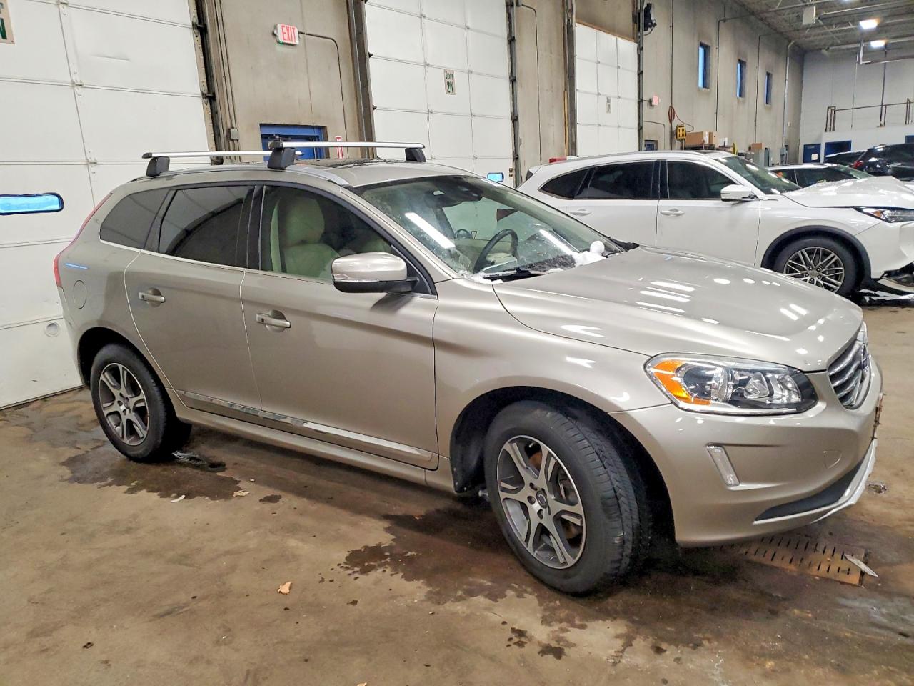 2015 VOLVO XC60 T6 PREMIER photo 4