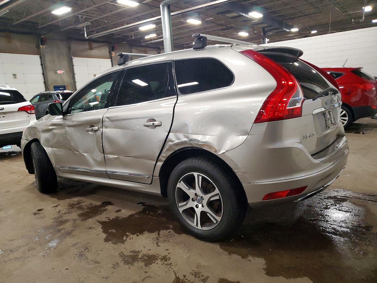 2015 VOLVO XC60 T6 PREMIER photo 2