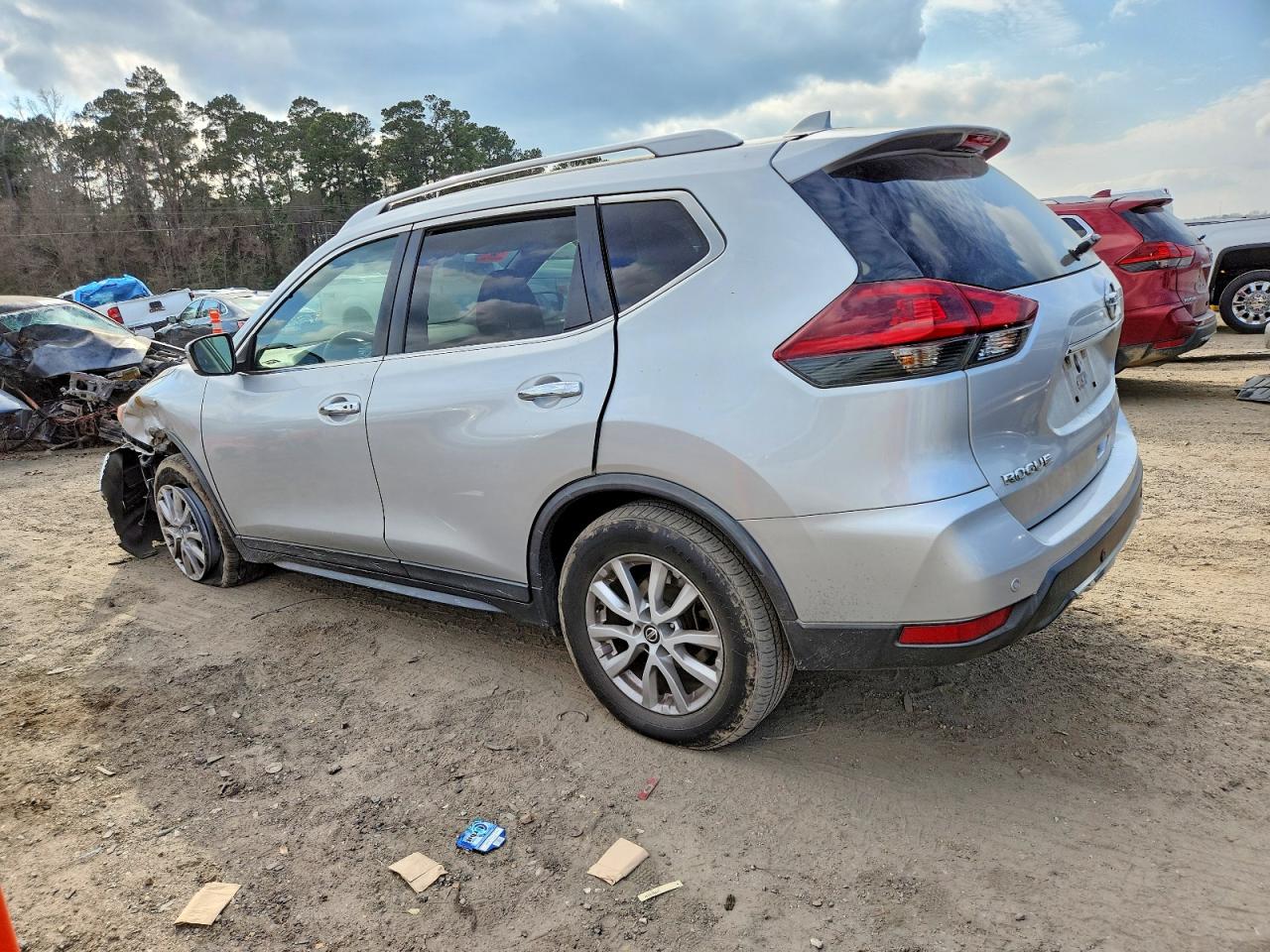 2019 NISSAN ROGUE photo 2
