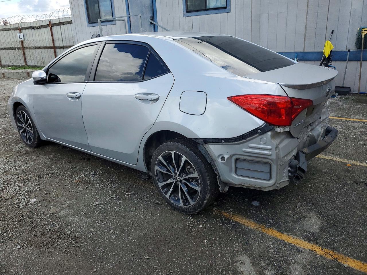 2017 TOYOTA COROLLA L photo 3