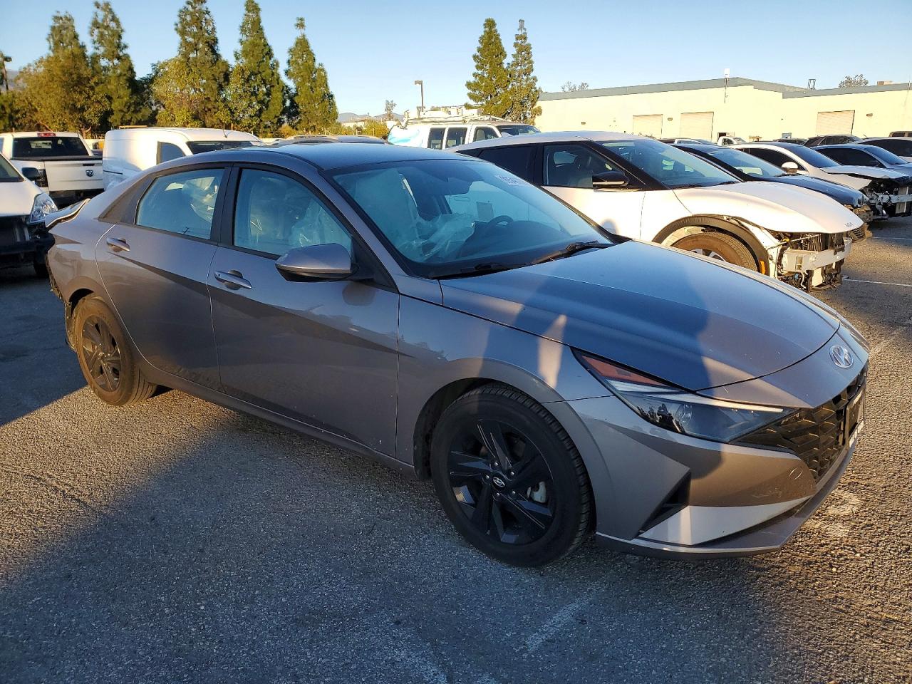 2022 HYUNDAI ELANTRA BLUE photo 4