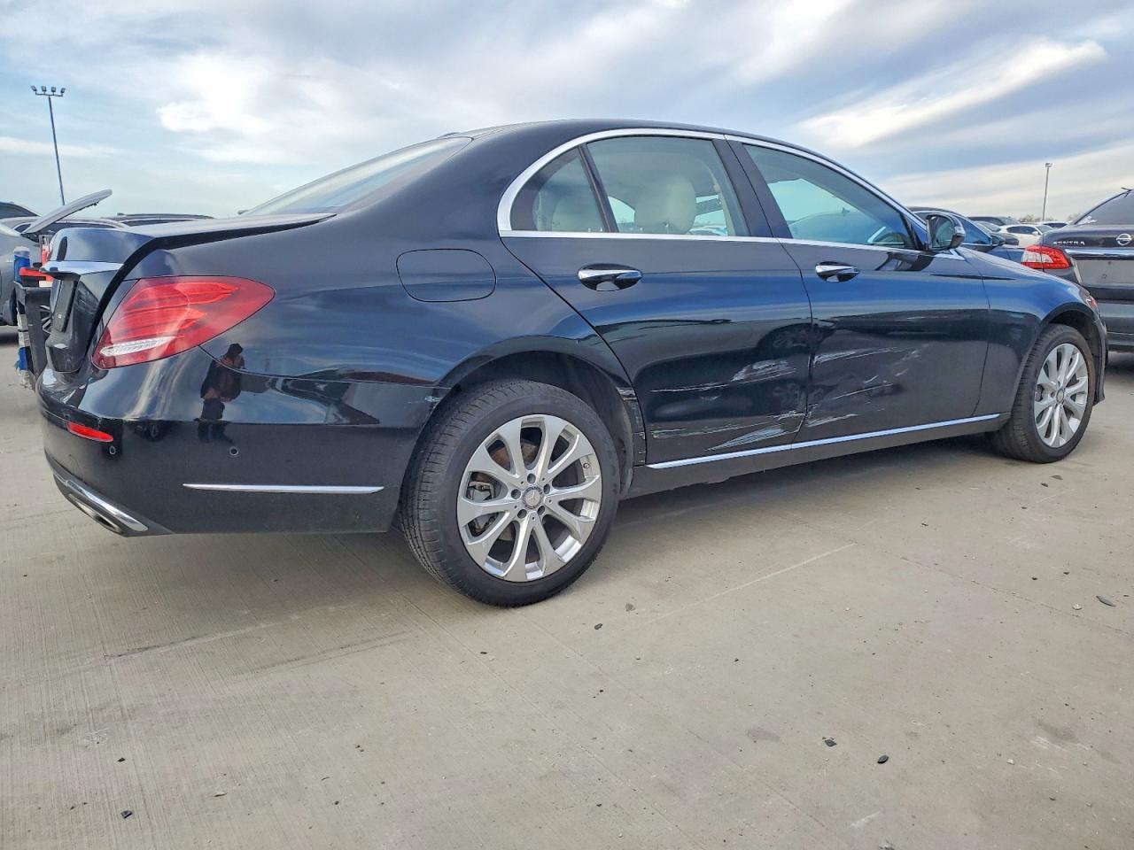 2017 MERCEDES-BENZ E 300 photo 3