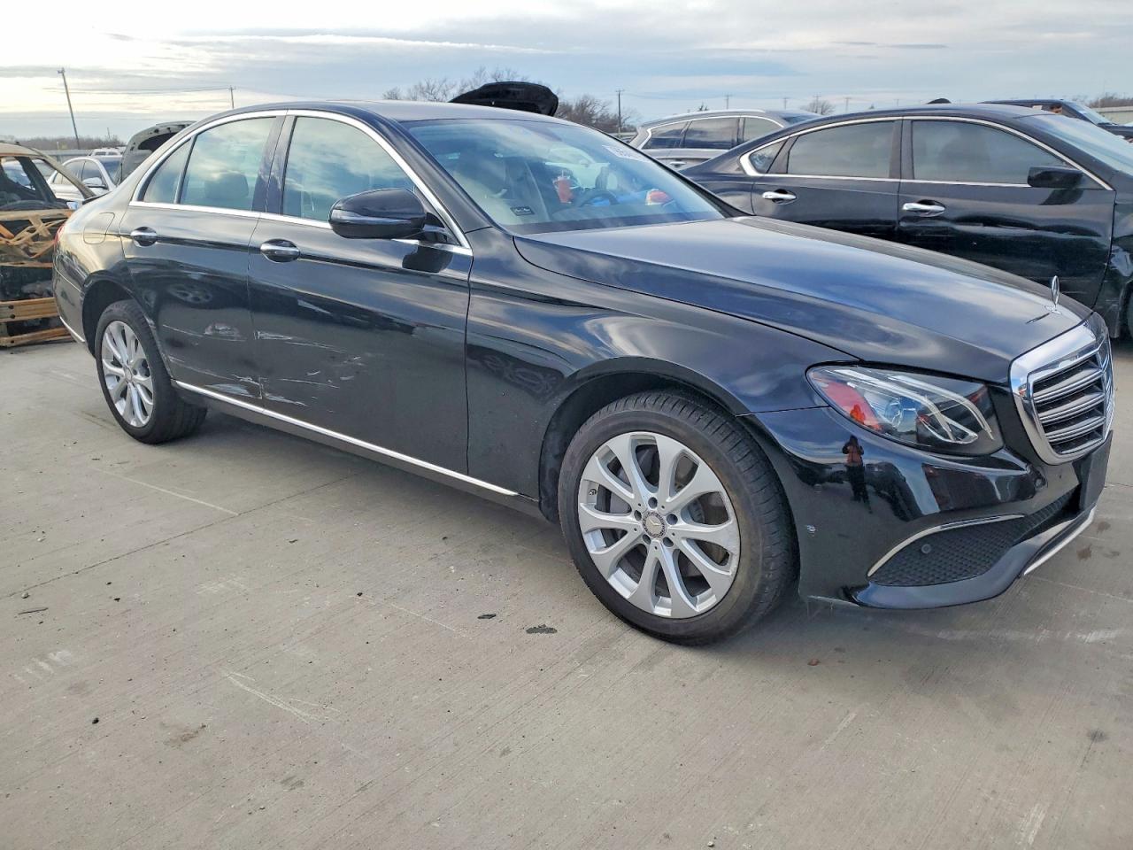 2017 MERCEDES-BENZ E 300 photo 4