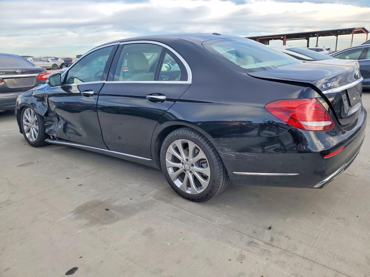 2017 MERCEDES-BENZ E 300 photo 2