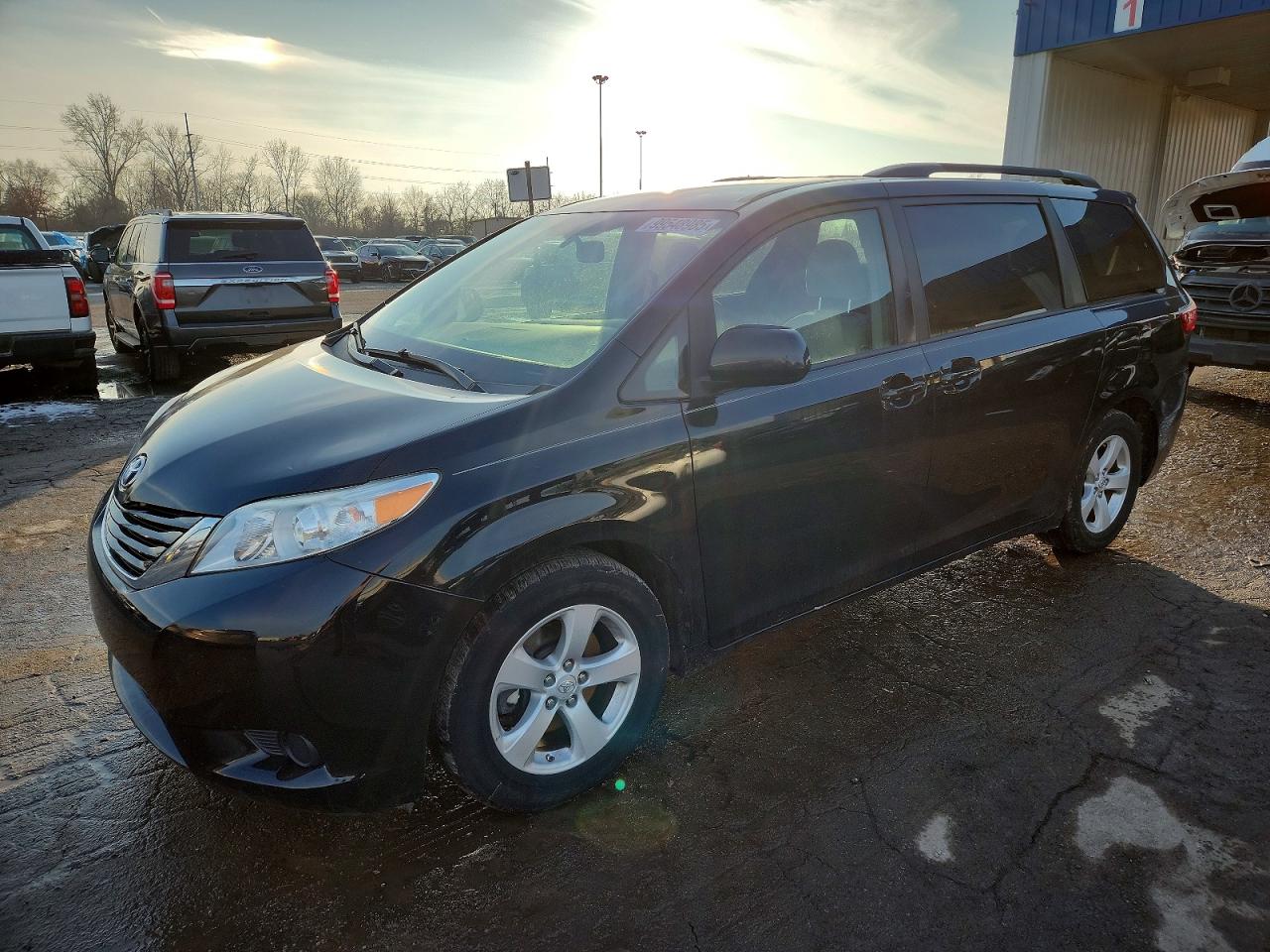 2017 TOYOTA SIENNA