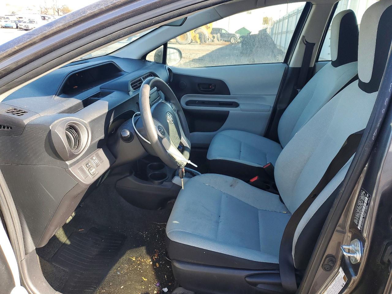 2014 TOYOTA PRIUS C photo 7