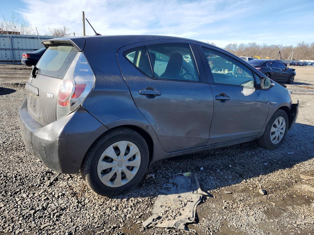 2014 TOYOTA PRIUS C photo 3