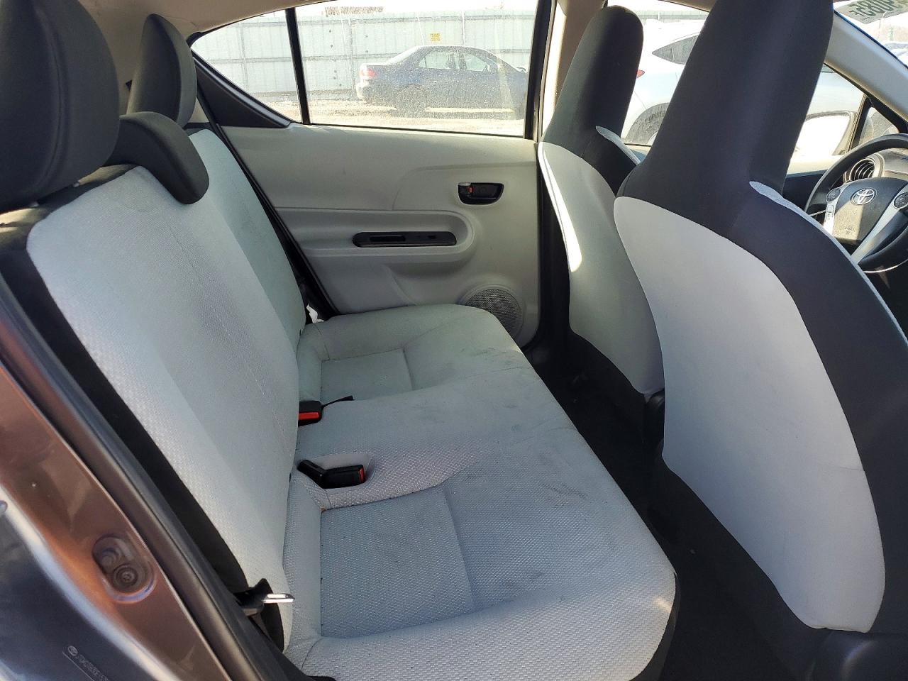 2014 TOYOTA PRIUS C photo 11